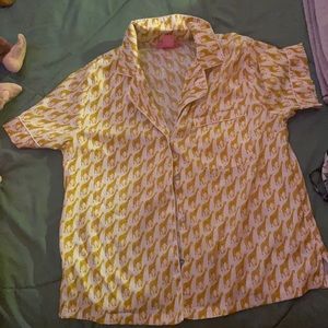 giraffe button up tshirt